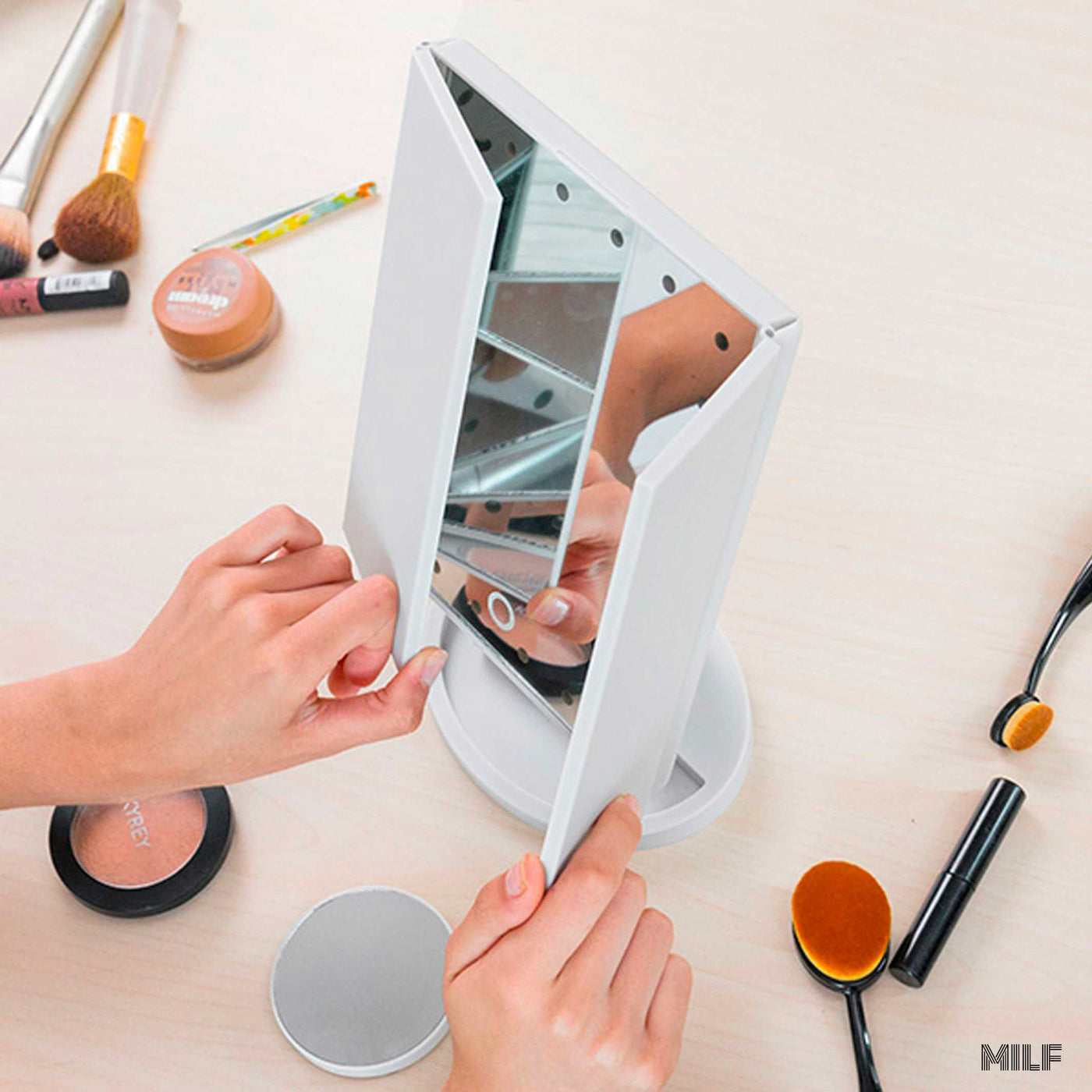Miroir grossissant 4 en 1 recharge USB| MilF-eyelashes