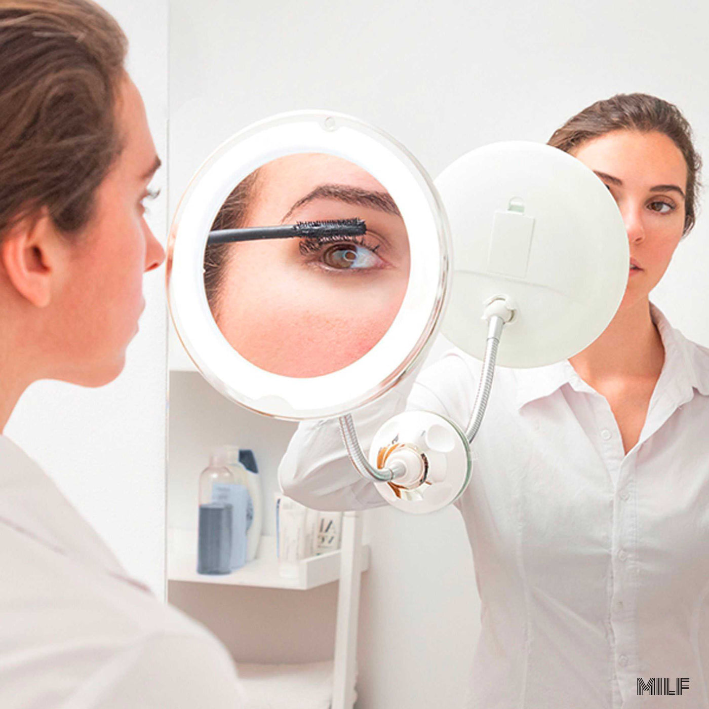 Miroir grossissant avec éclairage LED sur bras flexible | MilF-eyelashes