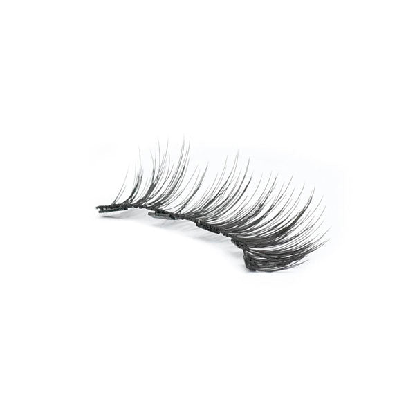 Profil d'une frange de cil en fixation par eye-liner magnétique
